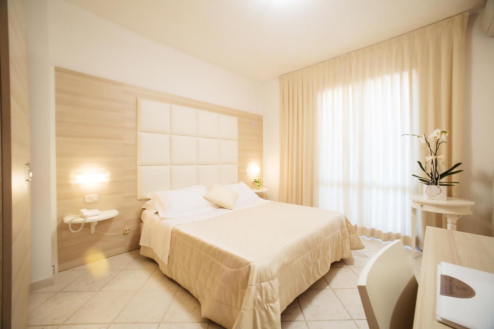Hotel Rosmarina 마리나디그로세토 외부 사진